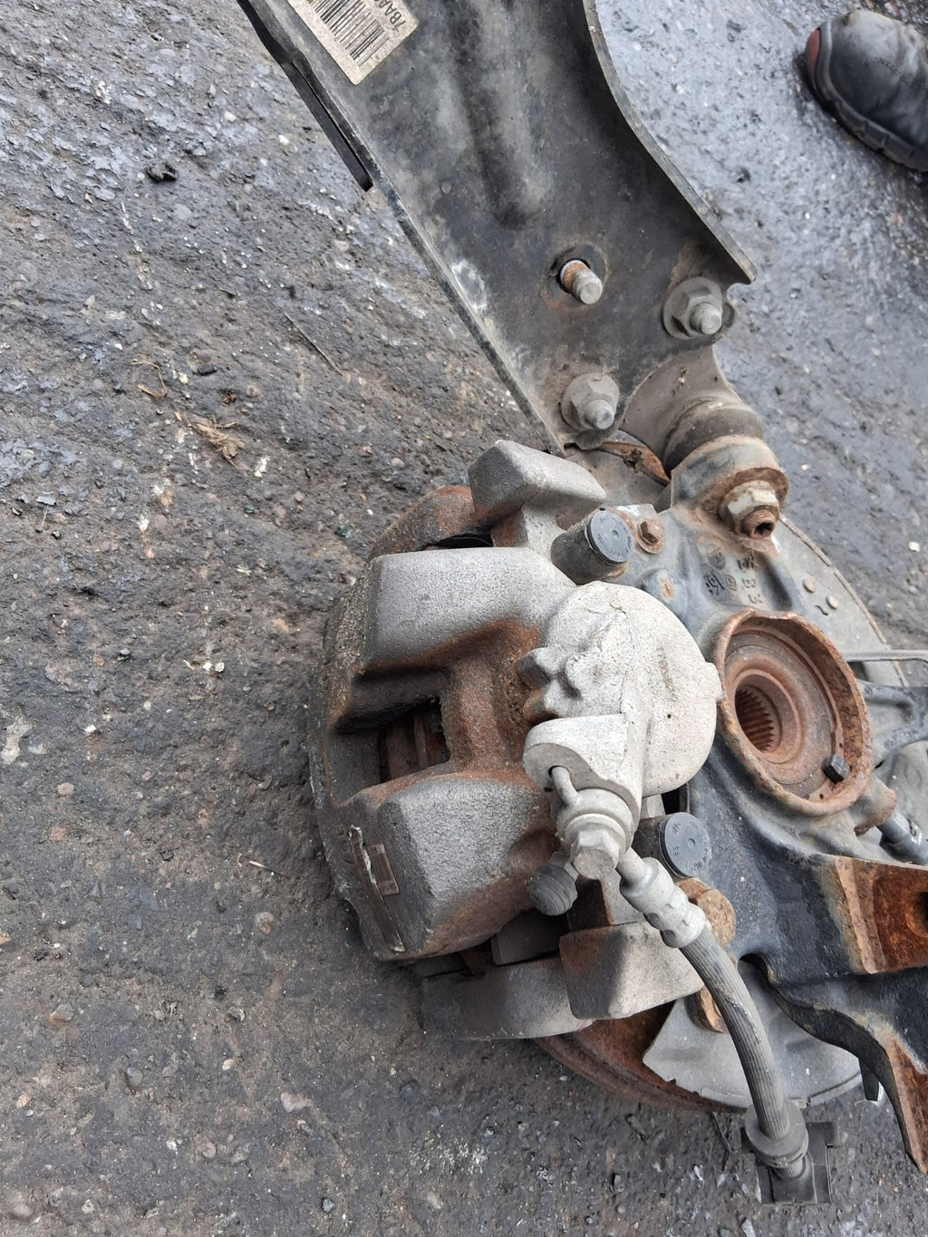 PEUGEOT 5008 MK2 2019 1.5 DIESEL NSF PASSENGER SIDE FRONT WHEEL HUB