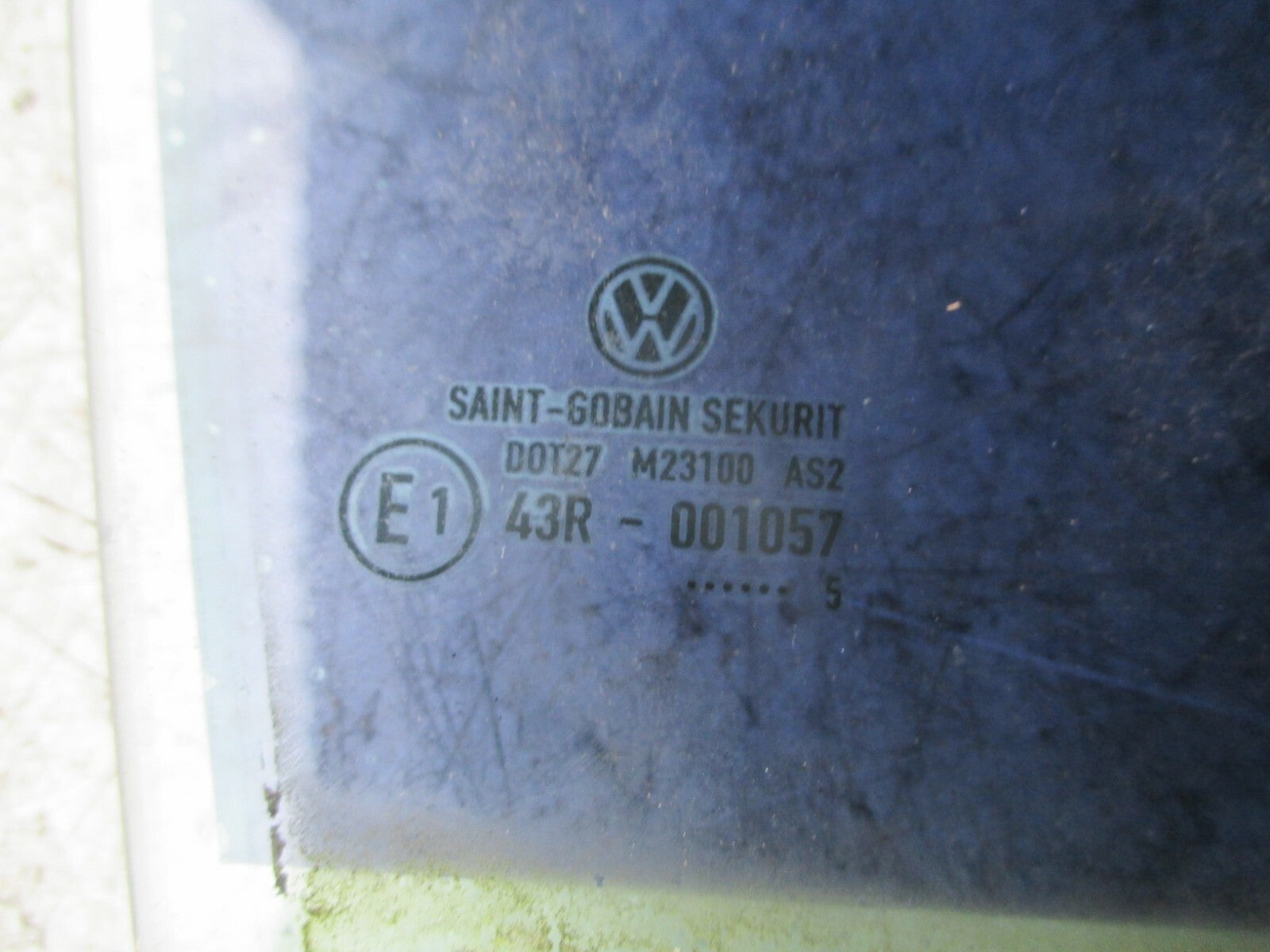 VOLKSWAGEN GOLF 2005  MK5 OSR REAR DRIVER SIDE WINDOW GLASS E143R001057