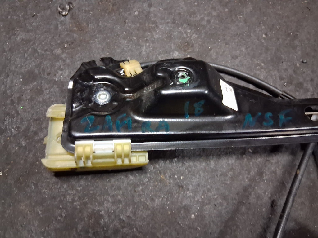 2018 VAUXHALL ZAFIRA C NSF PASSENGER SIDE FRONT WINDOW MOTOR REGULATOR 2095158