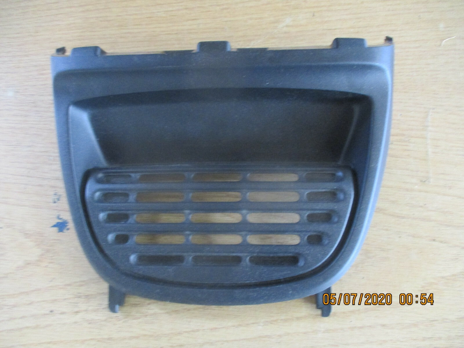 PEUGEOT 108 MK2 2014 1.0 PETROL CENTRE DASH TOP GRILL COIN TRAY 1389214X