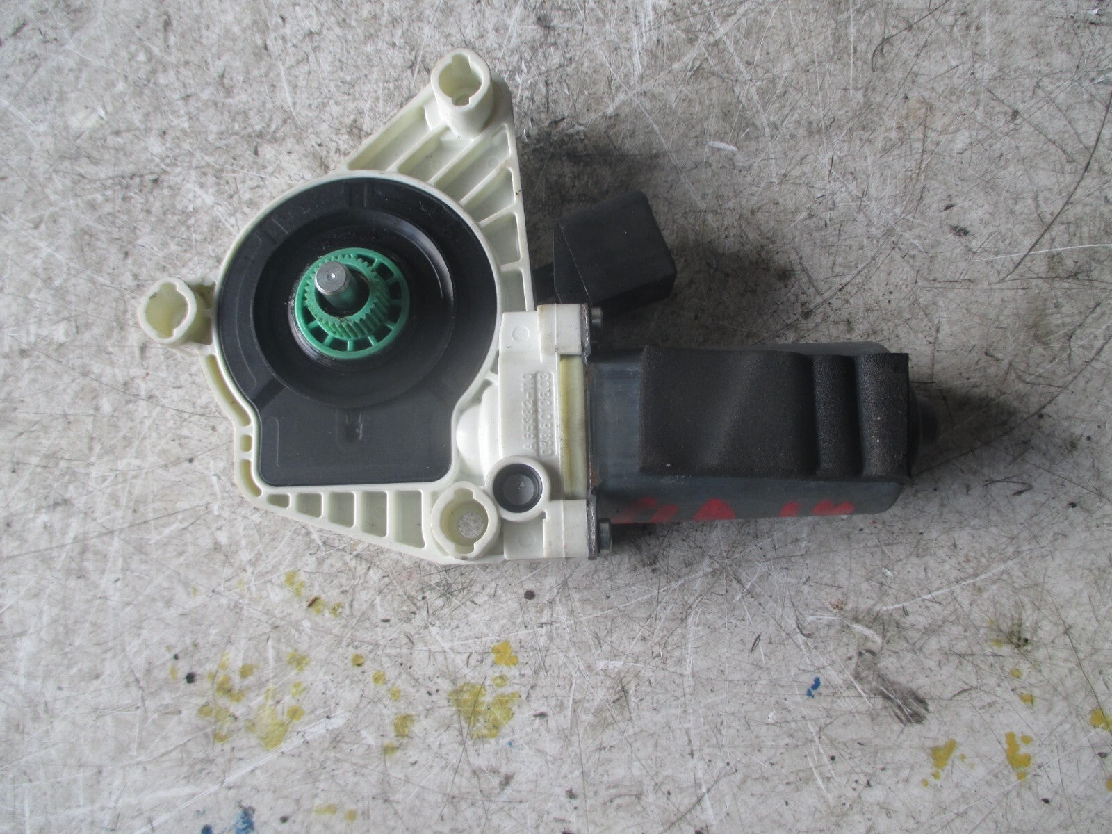 MERCEDES A CLASS W176 2016 OSF DRIVER SIDE FRONT DOOR WINDOW MOTOR A61041113
