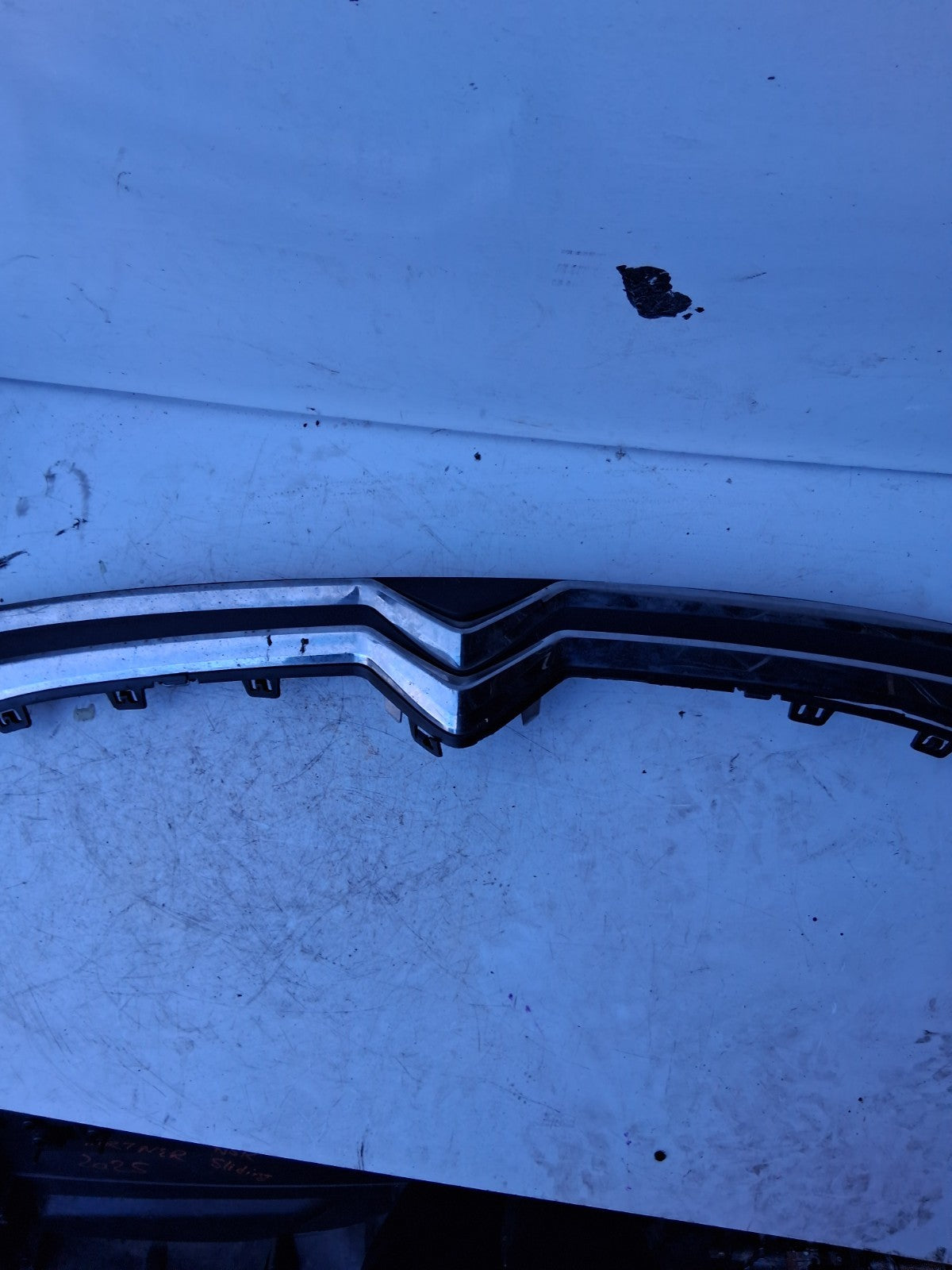 CITROEN C4 2007 ON RADIATOR GRILLE 9834711980