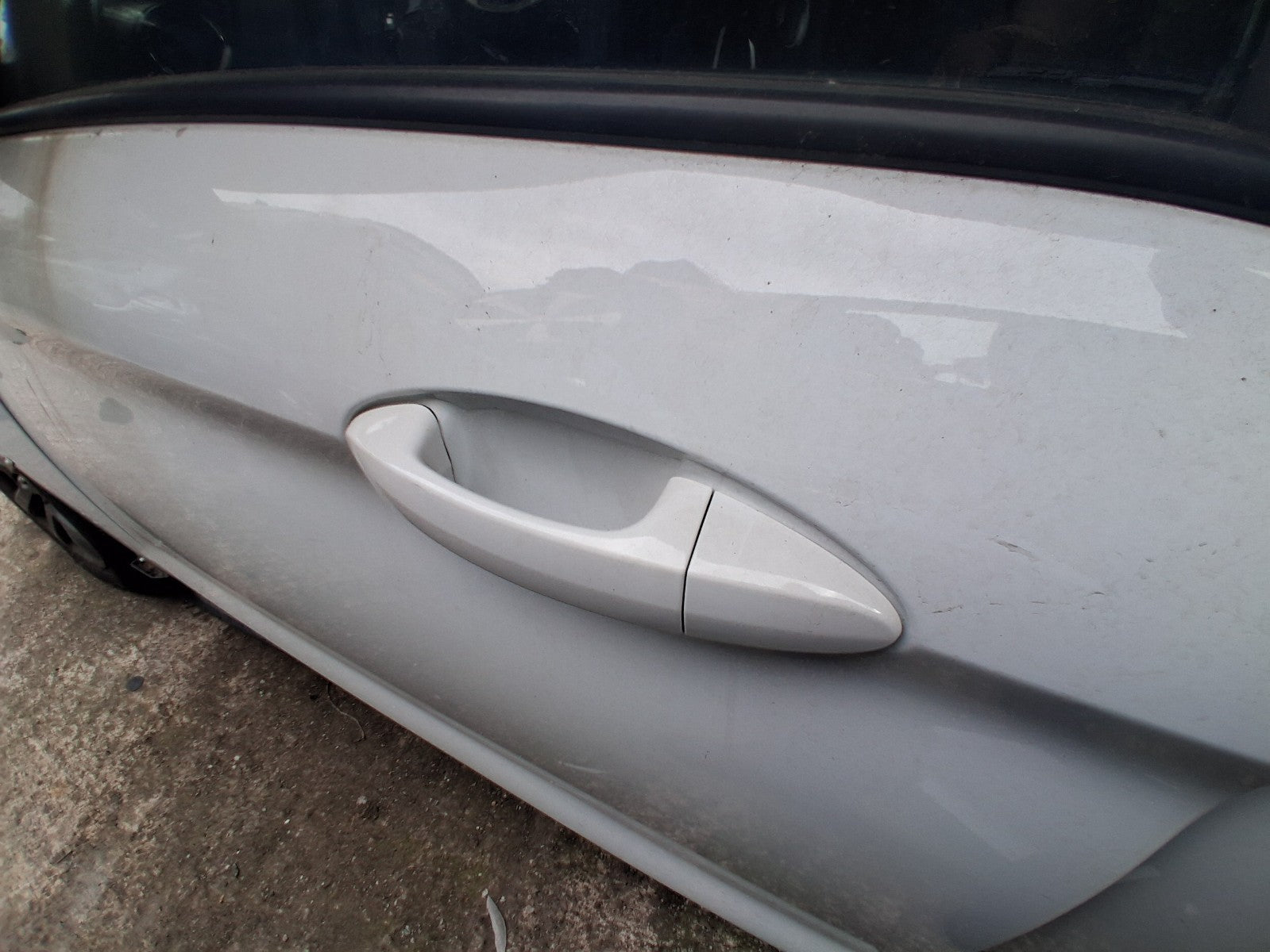 2018 FORD KA + PLUS MK3 HATCHBACK NSF PASSENGER SIDE FRONT DOOR HANDLE WHITE