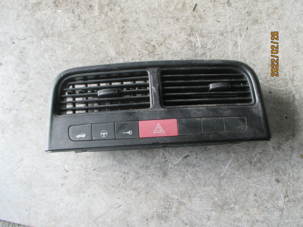 FIAT GRANDE PUNTO 2006 CENTRE AIR VENTS WITH HAZARD SWITCH 735383233