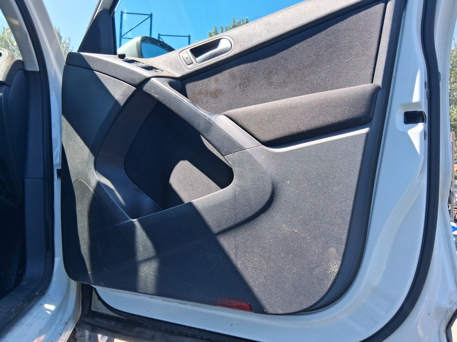 2013 VW VOLKSWAGEN TIGUAN MK1 OSF DRIVER SIDE FRONT DOOR CARD PANEL