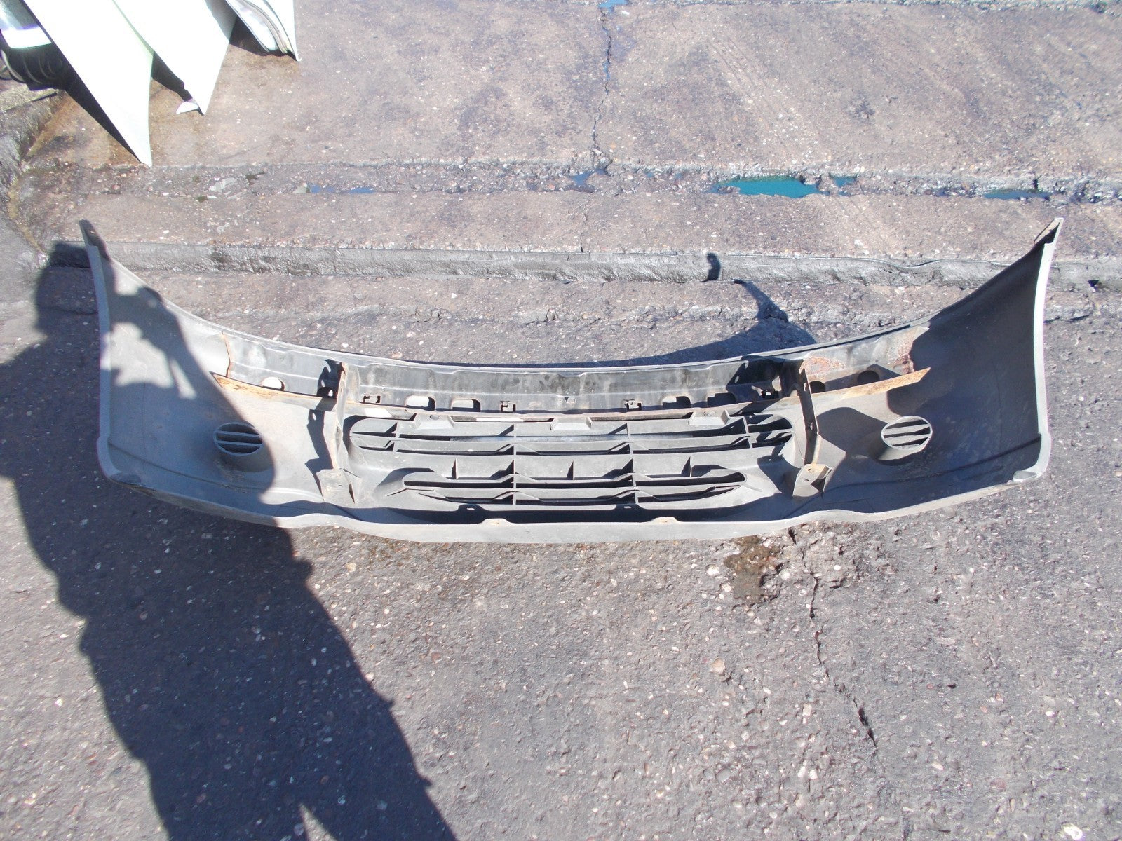 NISSAN VANETTE LDV CUB 1994-2002 COMPLETE FRONT BUMPER BLACK PLASTIC