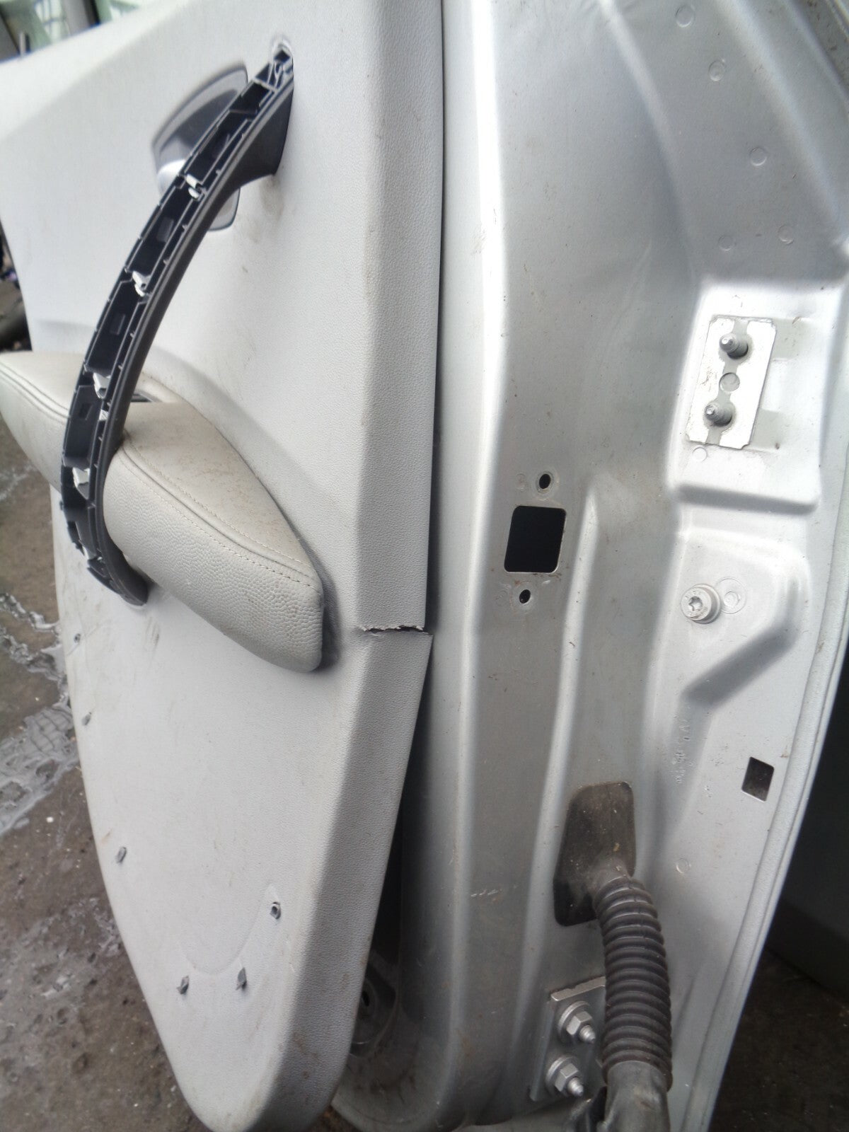 BMW 1 SERIES E87 5 DOOR PASSENGER SIDE REAR COMPLETE DOOR SILVER