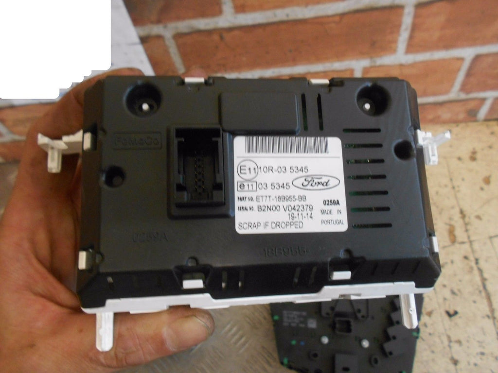 FORD FIESTA MK7 2014 STEREO CD HEAD UNIT CLOCK DISPLAY ASSEMBLY AV1T18K811DC