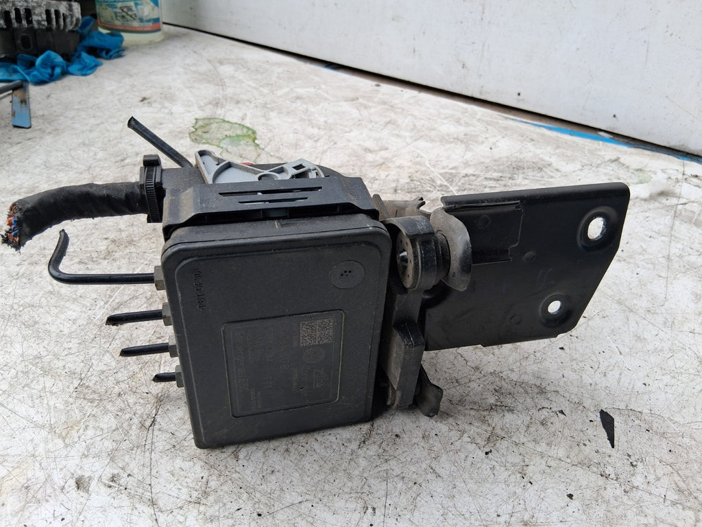 VW VOLKSWAGEN GOLF MK7 2016 1.6 DIESEL ABS PUMP AND MODULATOR 5Q0614517BJ