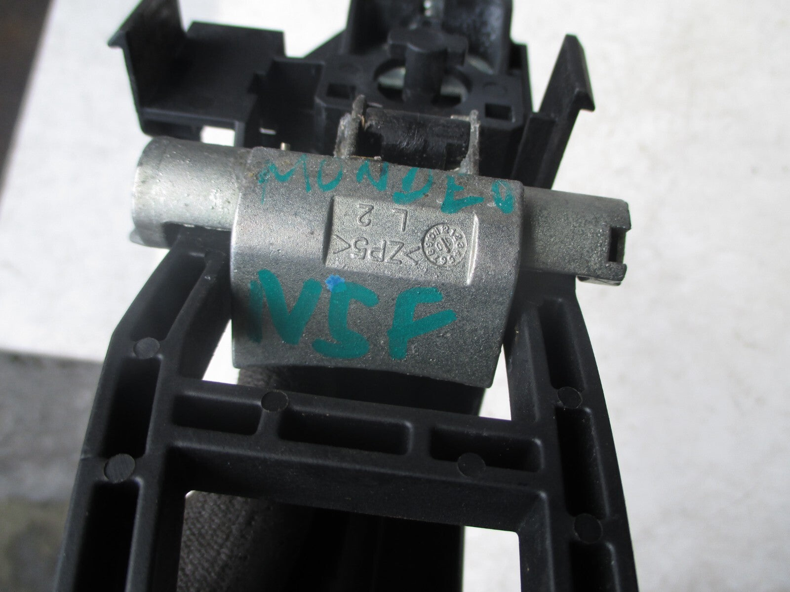 FORD MONDEO MK4 2010 NSF PASSENGER SIDE FRONT EXTERIOR DOOR HANDLE BRACKET BLACK