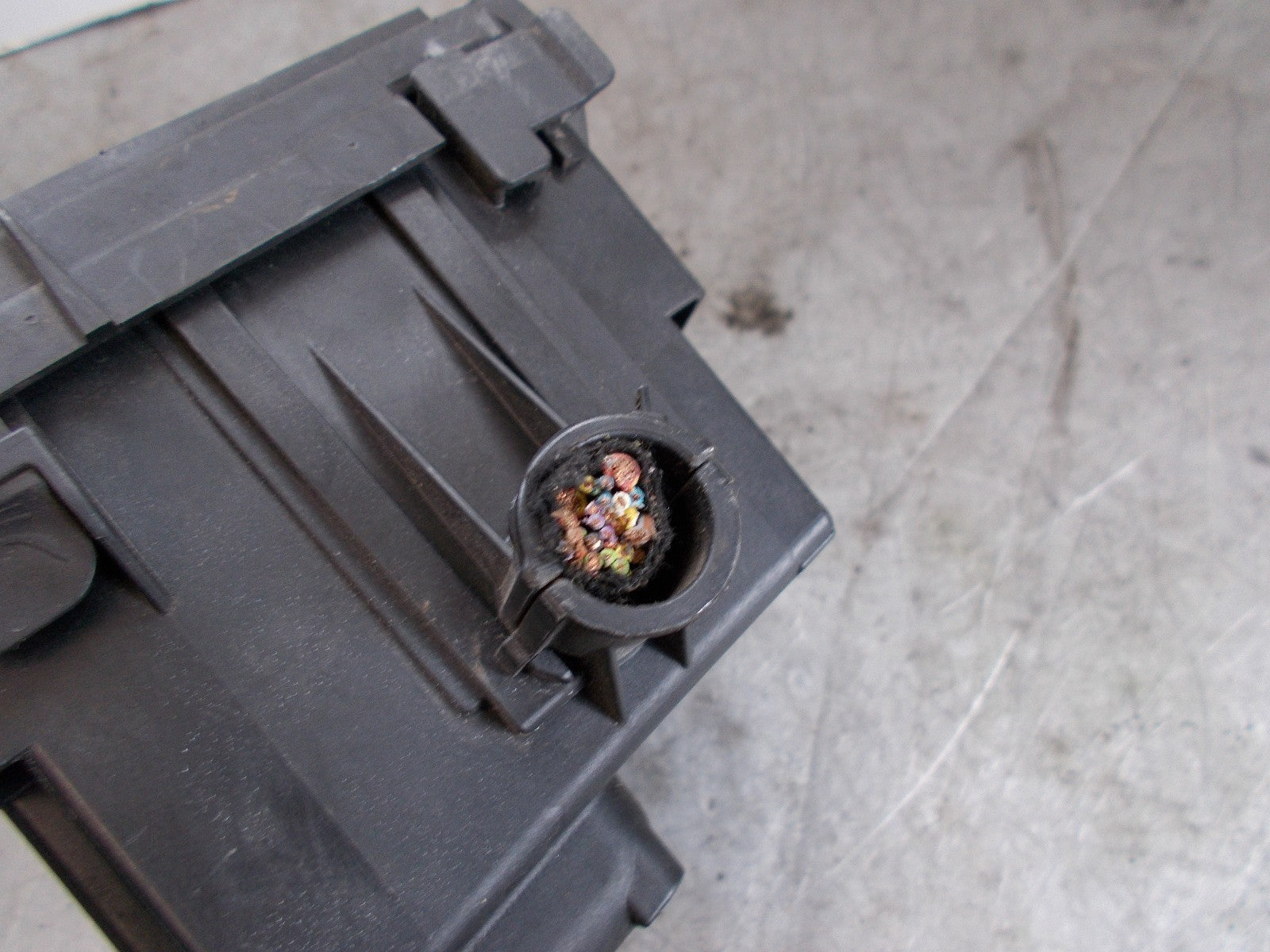 VAUXHALL CORSA D 06-14 BONNET FUSE BOX RELAY 13246936