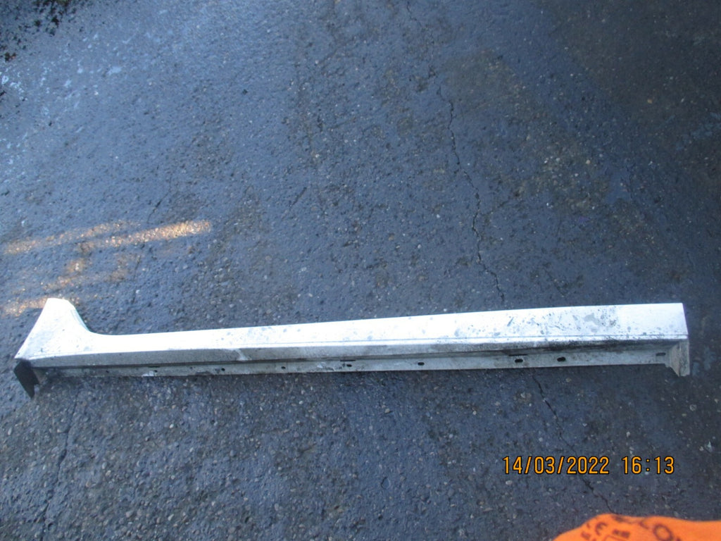 JAGUAR XE 2019 FACELIFT OS DRIVER SIDE SILL COVER TRIM WHITE