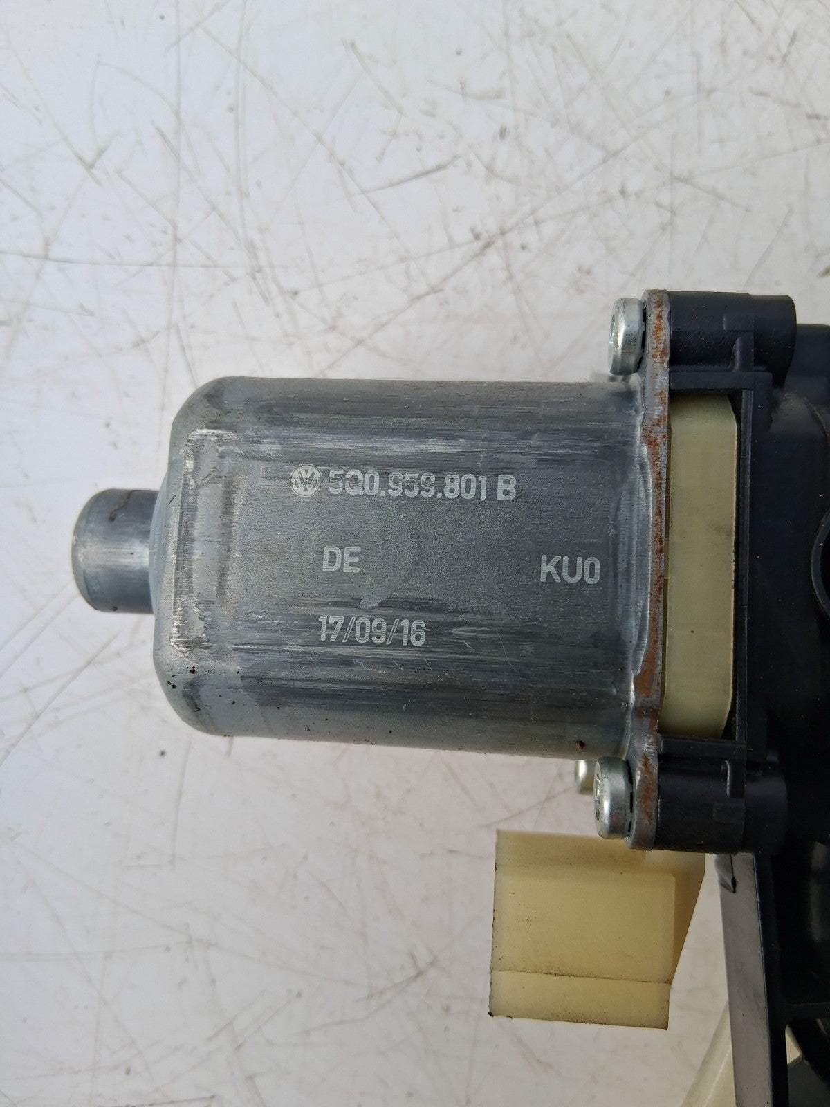 SEAT LEON 2017 MK3 NSF PASSENGER FRONT WINDOW MOTOR REGULATOR 5Q0959801B