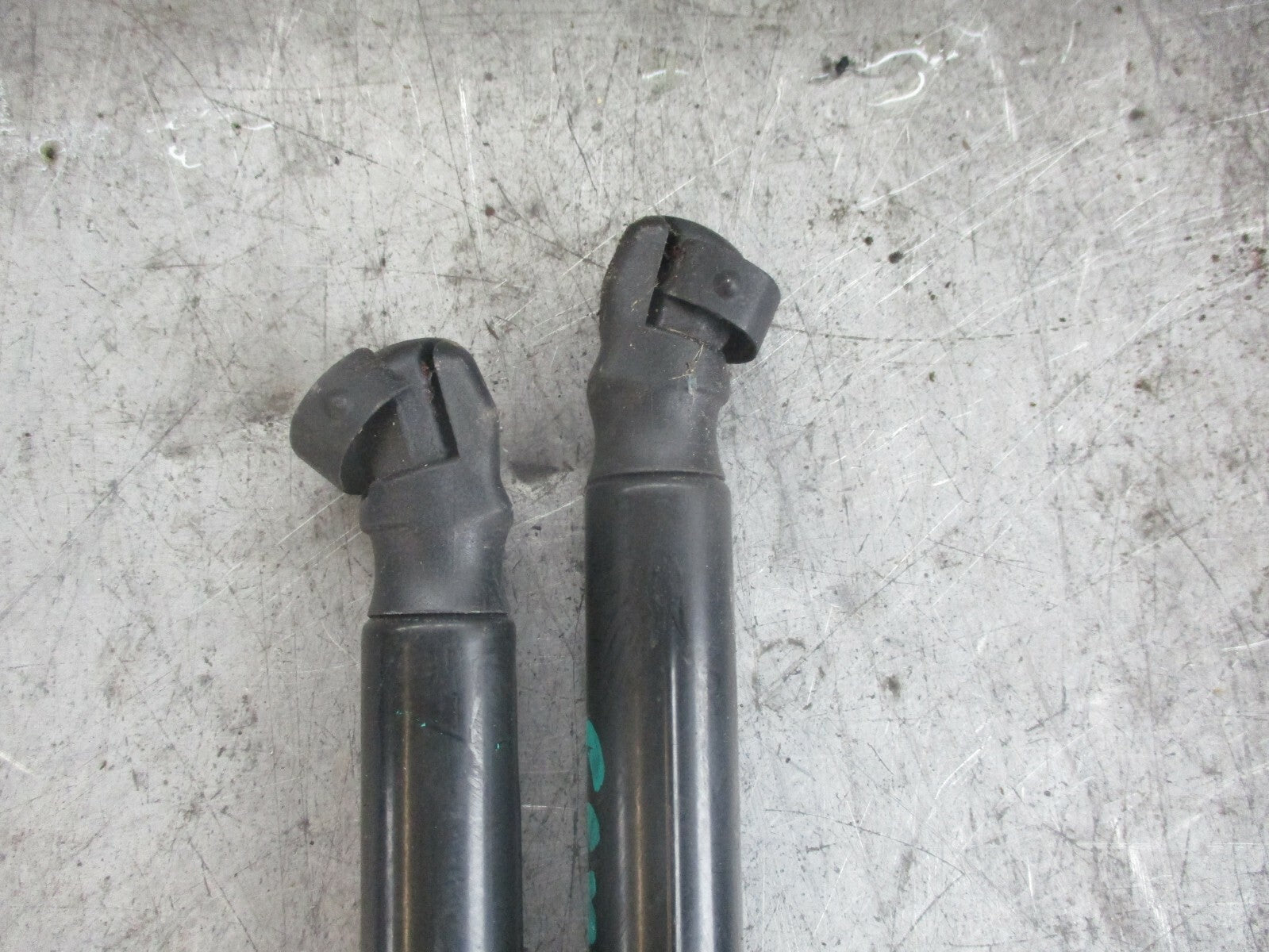 MERCEDES A CLASS W176 BOOTLID TAILGATE STRUTS STAYS A1769800164