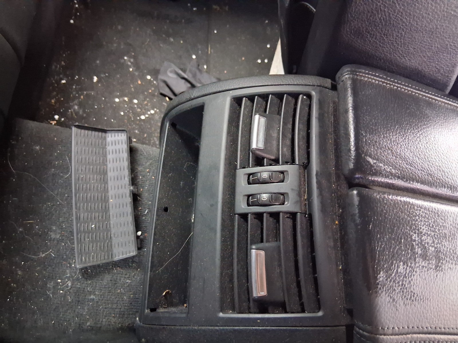 2010 BMW 5 SERIES F10 M SPORT CENTRE CONSOLE REAR AIR VENT
