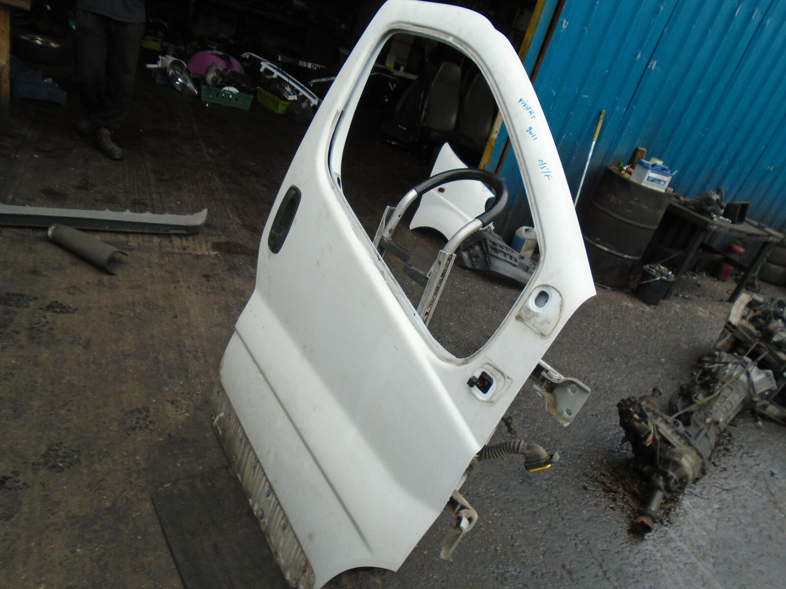VAUXHALL VIVARO MK1 2011 OSF DRIVER SIDE FRONT DOOR WHITE