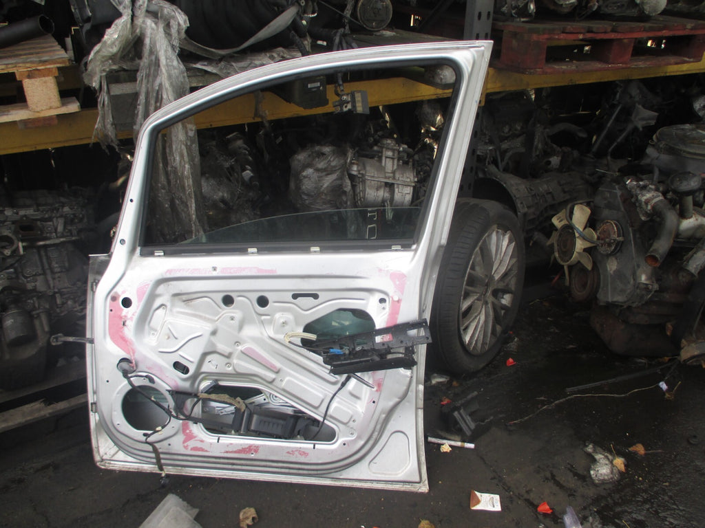 VAUXHALL ZAFIRA B 2007 OSF DRIVER SIDE FRONT DOOR SILVER
