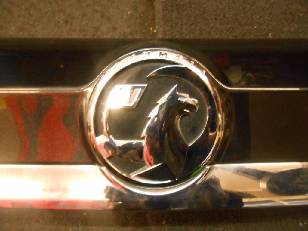 VAUXHALL MOKKA 2015 BOOT LID TAILGATE BADGE & NUMBER PLATE LIGHT TRIM BLACK