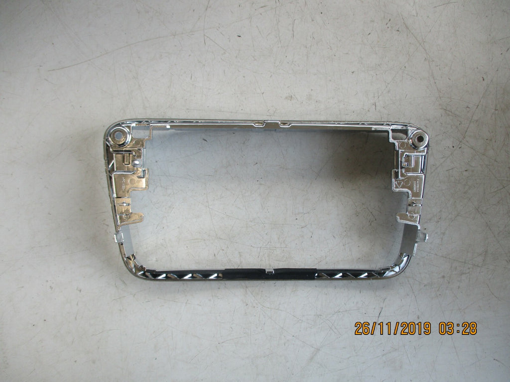 MERCEDES GLA X156 2014 STEREO SAT NAV HEAD UNIT SURROUND TRIM CHROME A1766890018