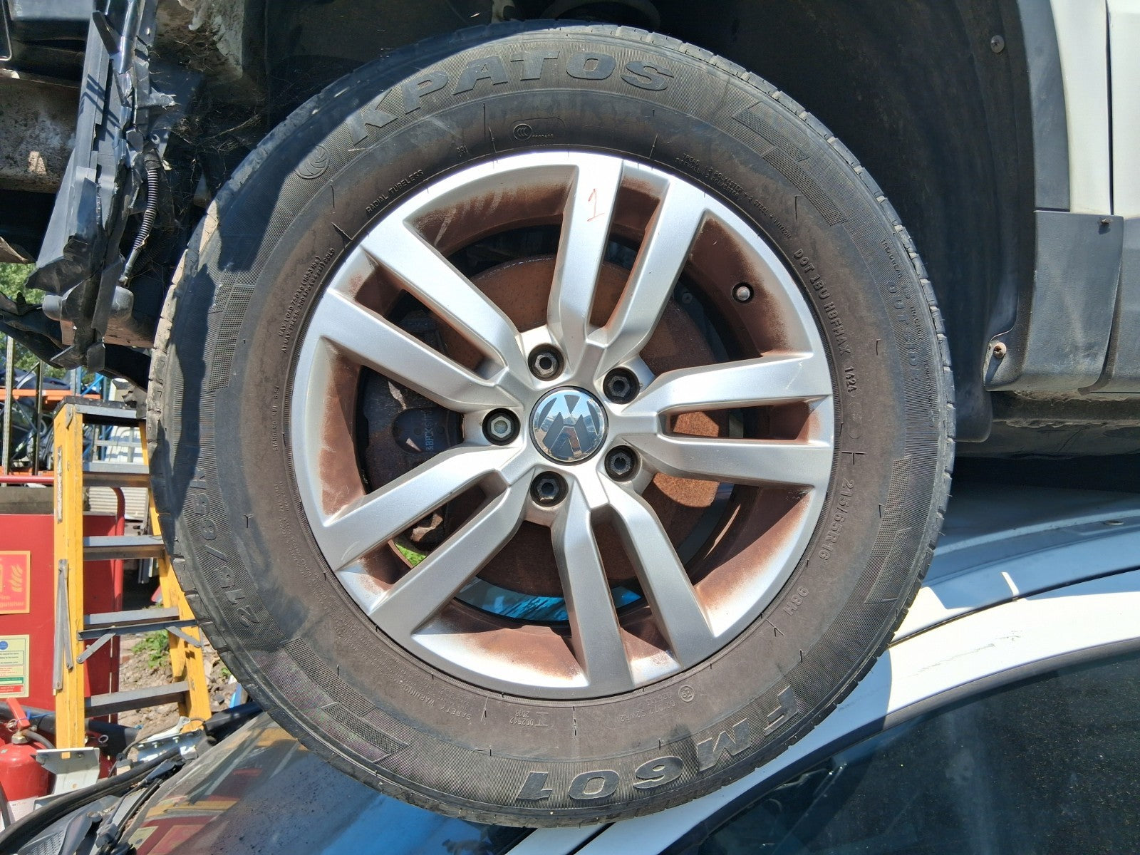 2013 VW VOLKSWAGEN TIGUAN MK1 16 INCH ALLOY WHEEL WITH TYRE 215/65R16 REF 1