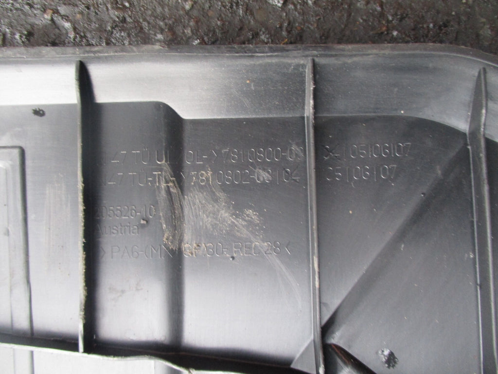 BMW 1 SERIES F20 DIESEL ENGINE TOP COVER 7810802
