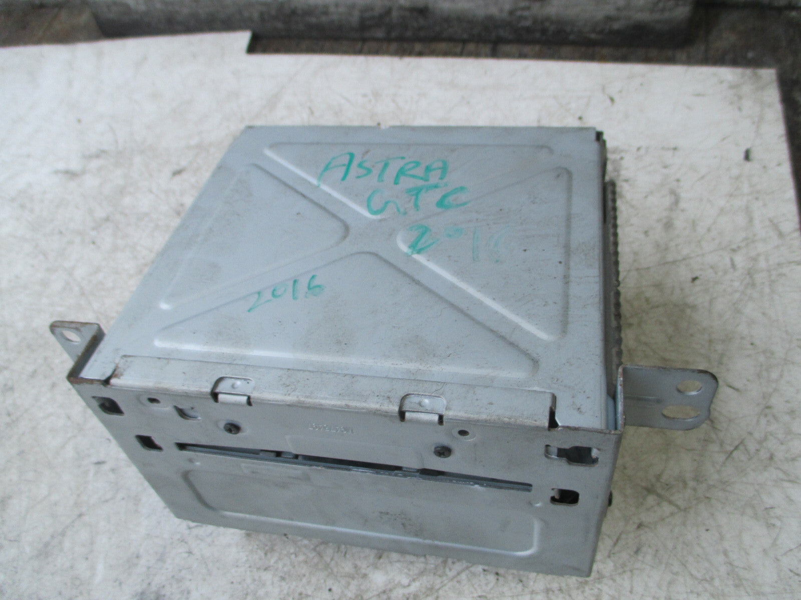 VAUXHALL ASTRA GTC 2016 RADIO CD PLAYER HEAD UNIT 23210023