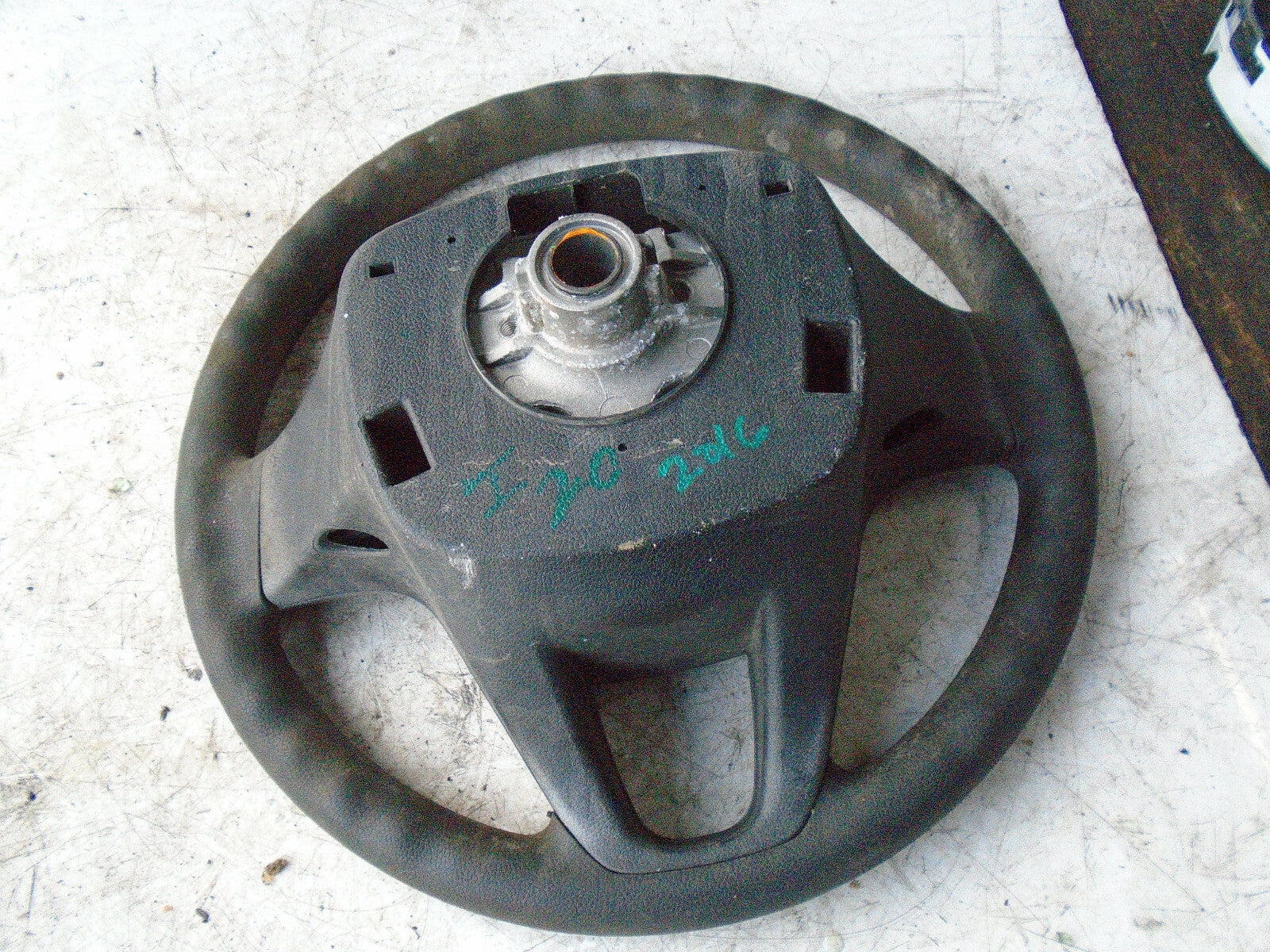 HYUNDAI I20 MK1 3 SPOKE STEERING WHEEL