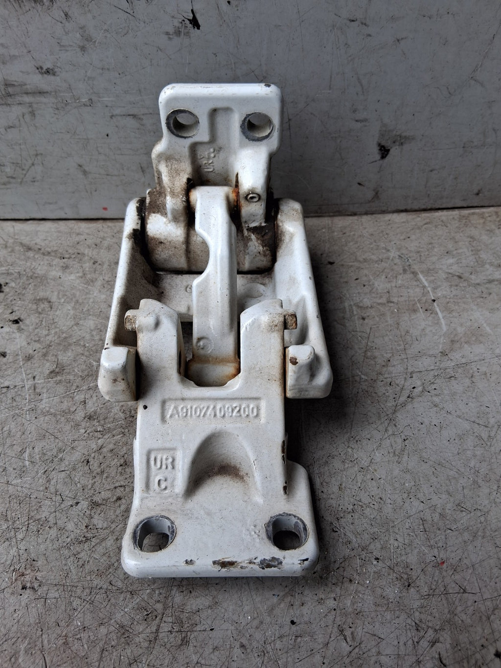 MERCEDES BENZ SPRINTER 2022 W907 NSR PASSENGER REAR DOOR HINGE PAIR A9107408900