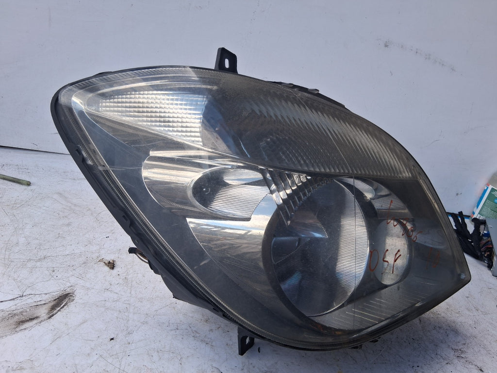 2010 MERCEDES BENZ SPRINTER W907 OSF DRIVER SIDE FRONT HEADLIGHT A9068200461