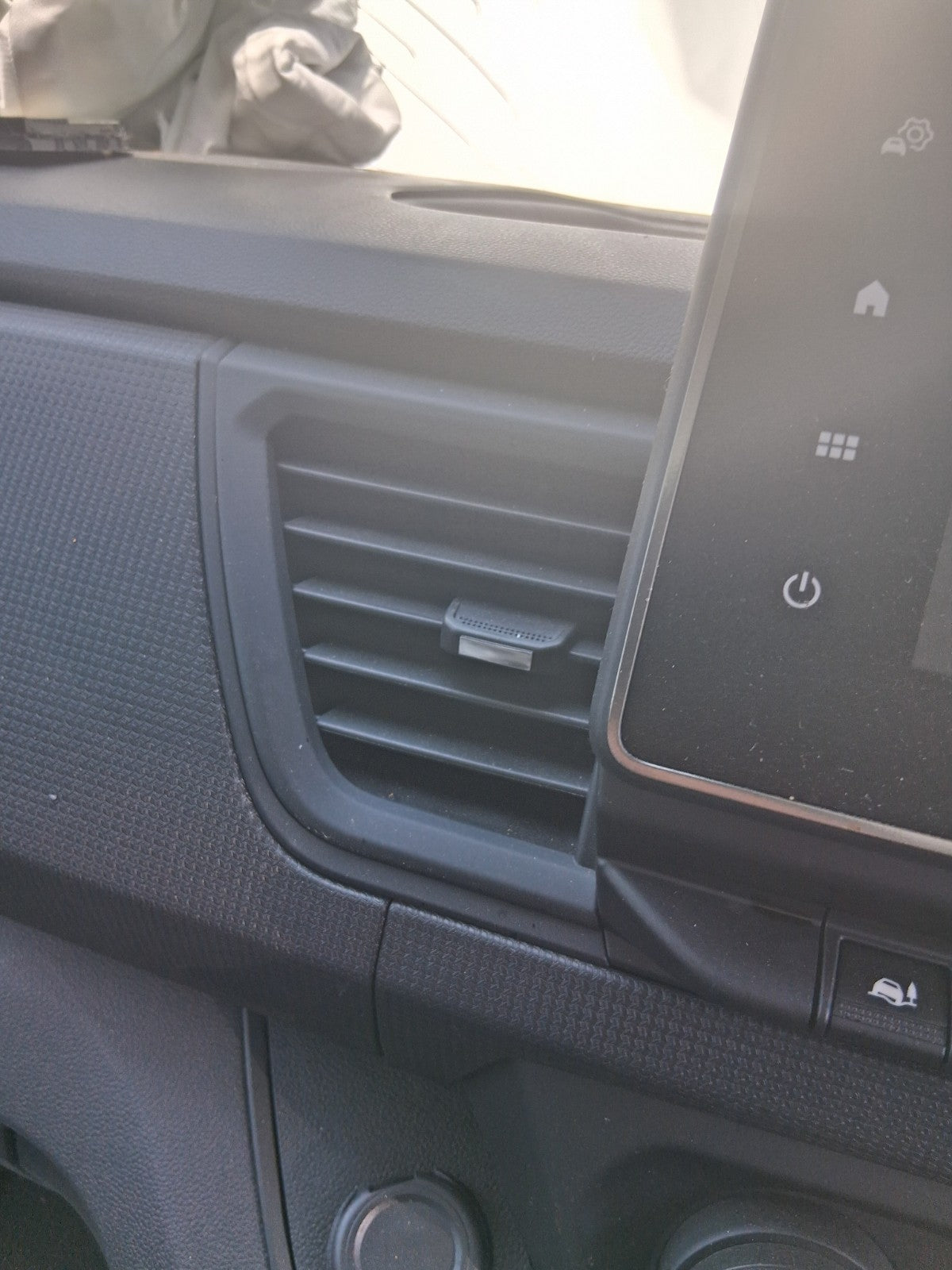 2025 RENAULT TRAFIC X82 MK3 FRONT DASH BOTH CENTER AIR VENTS
