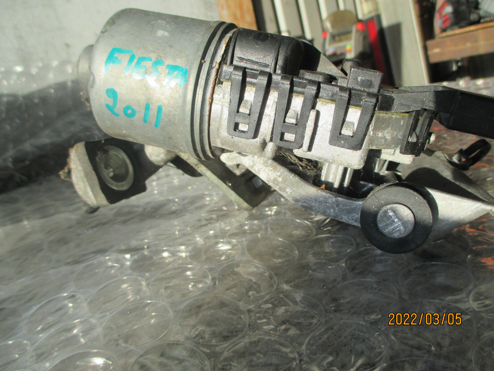 FORD FIESTA MK7 2016 FRONT WINDSCREEN WIPER MOTOR LINKAGES 8A6117500BF
