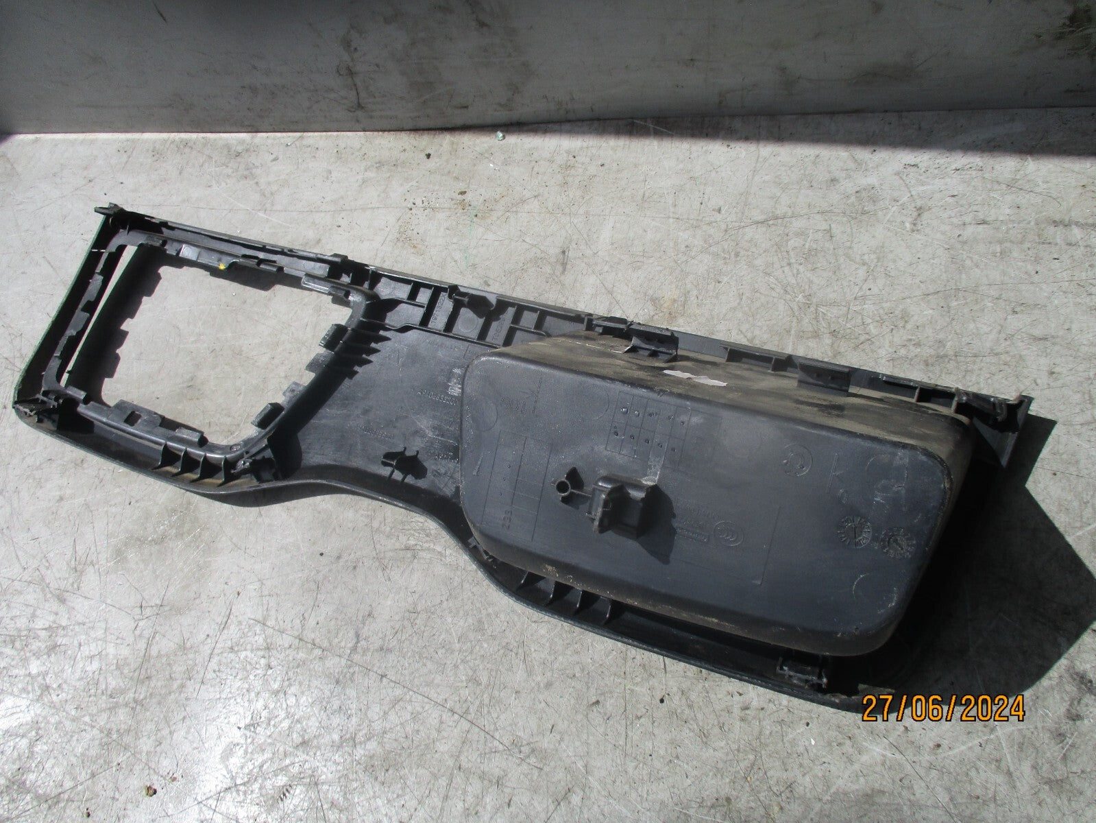 2021 MERCEDES SPRINTER W907 GEAR SHIFT SURROUND TRIM A9106833200