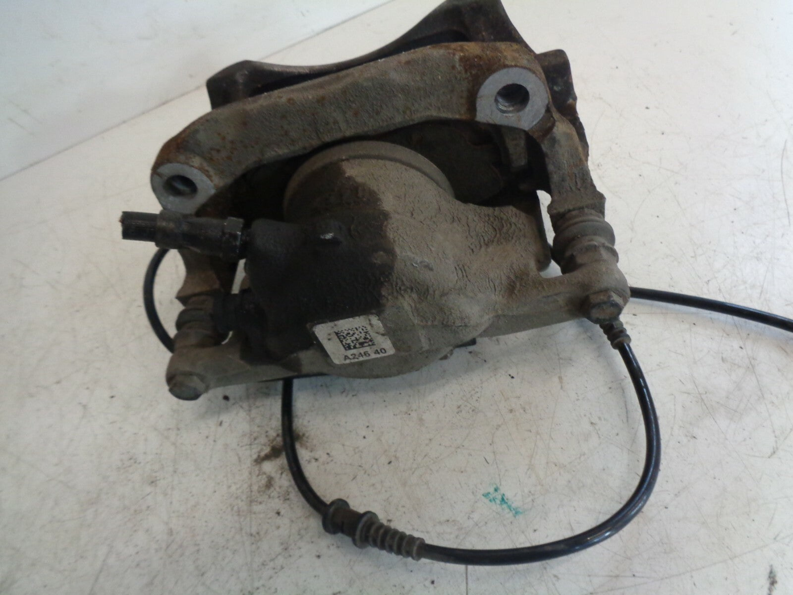 MERCEDES BENZ 2018 2.1 DIESEL A200d DRIVER SIDE FRONT BRAKE CALIPER WITH SENSOR