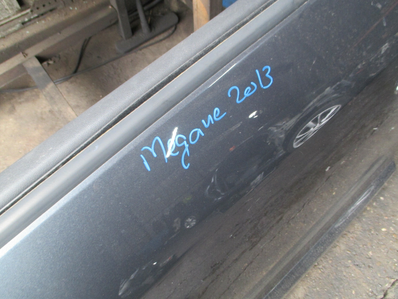 RENAULT MEGANE MK3 2013 NSF PASSENGER SIDE COMPLETE DOOR GRIS ECLIPSE