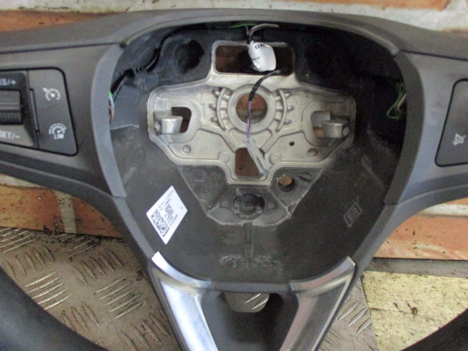 VAUXHALL VIVA 2015 MULTI UNCTION 3 SPOKE STEERING WHEEL AUDIO BUTTONS 94525829