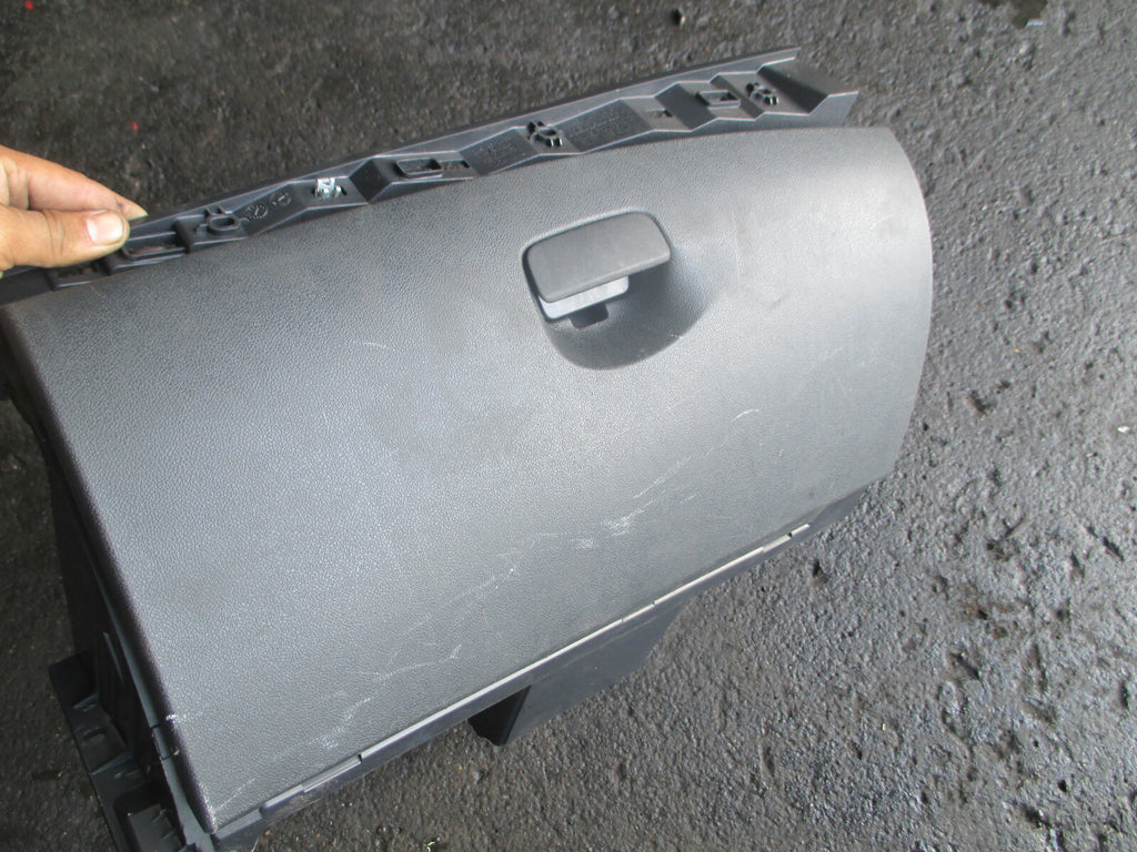 RENAULT MEGANE MK3 2015 NS PASSENGER SIDE GLOVE BOX 681080011R