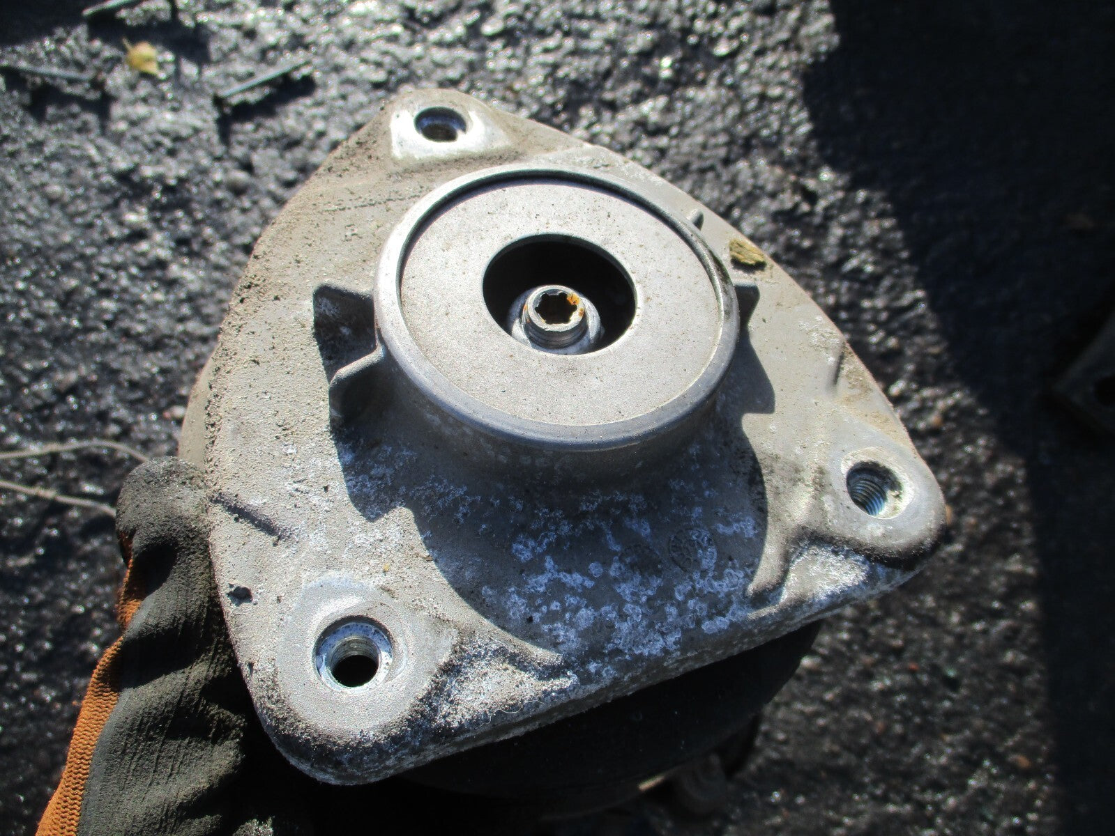 2018 MERCEDES A CLASS W176 1.6 PETROL DRIVER SIDE MANUAL LEG SHOCK CALIPER HUB