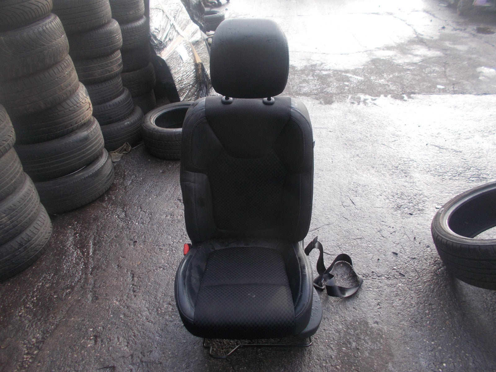 RENAULT CLIO X98 (MK4) 2012-2018 NSF PASSENGER SIDE FRONT HALF LEATHER SEAT