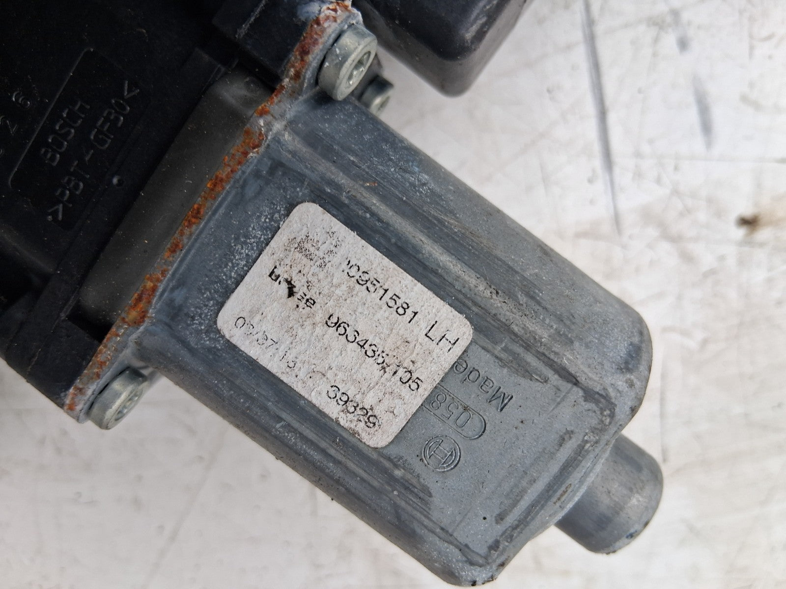 2013 VAUXHALL ASTRA J NSF PASSENGER FRONT LEFT WINDOW MOTOR REGULATOR 966435103