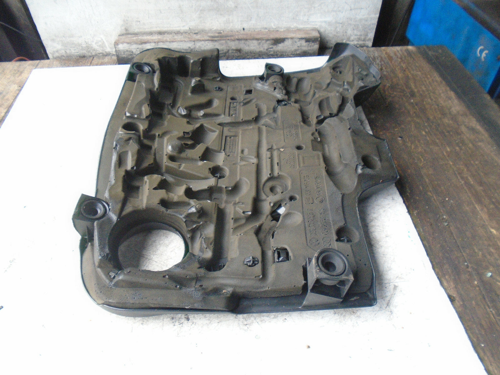 AUDI Q3 2017 2.0 TDI DIESEL ENGINE COVER 03L103925S