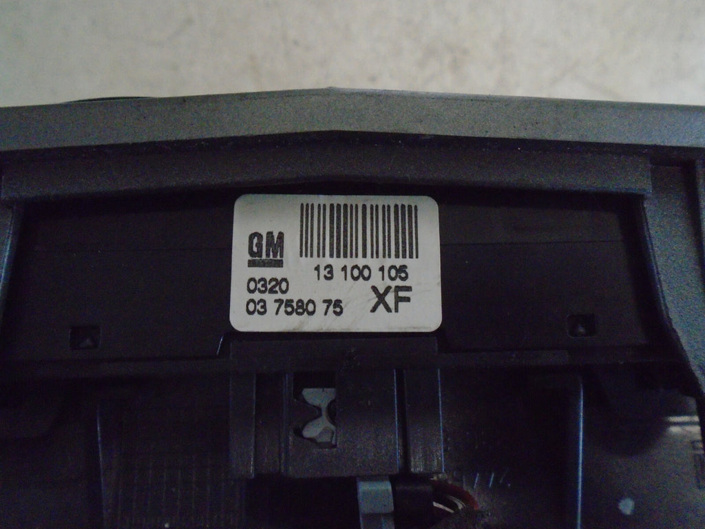 VAUXHALL ASTRA 2005 HAZARD SWITCH AND AIR VENT SURROUNDING TRIM 13100105