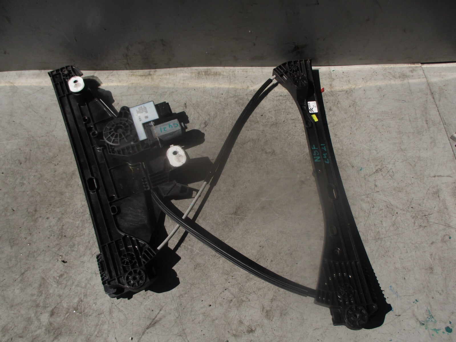 2021 CITROEN C4 MK3 NSF PASSENGER FRONT WINDOW MOTOR & REGULATOR 9832841680