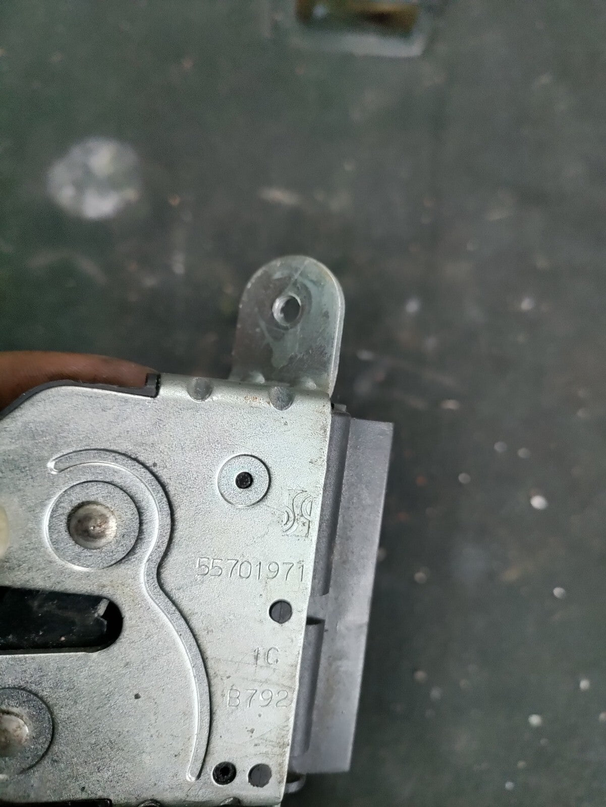 2011 VAUXHALL CORSA D 3 DOOR REAR BOOT LOCK MECHANISM 55701971