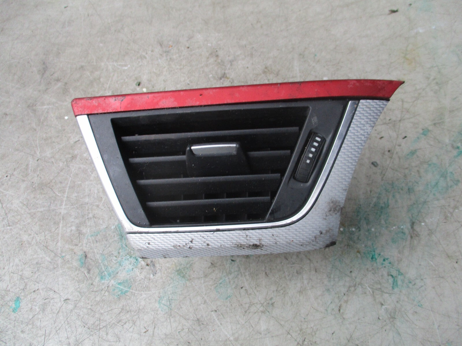 2004 BMW  CENTER AIR VENT TRIM 508838