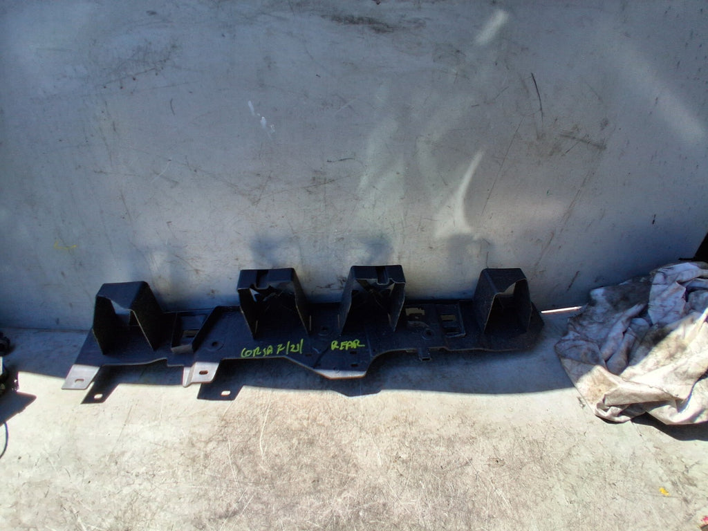 VAUXHALL CORSA F 2021 REAR BUMPER CENTRE MOUNTING BRACKET 39167902
