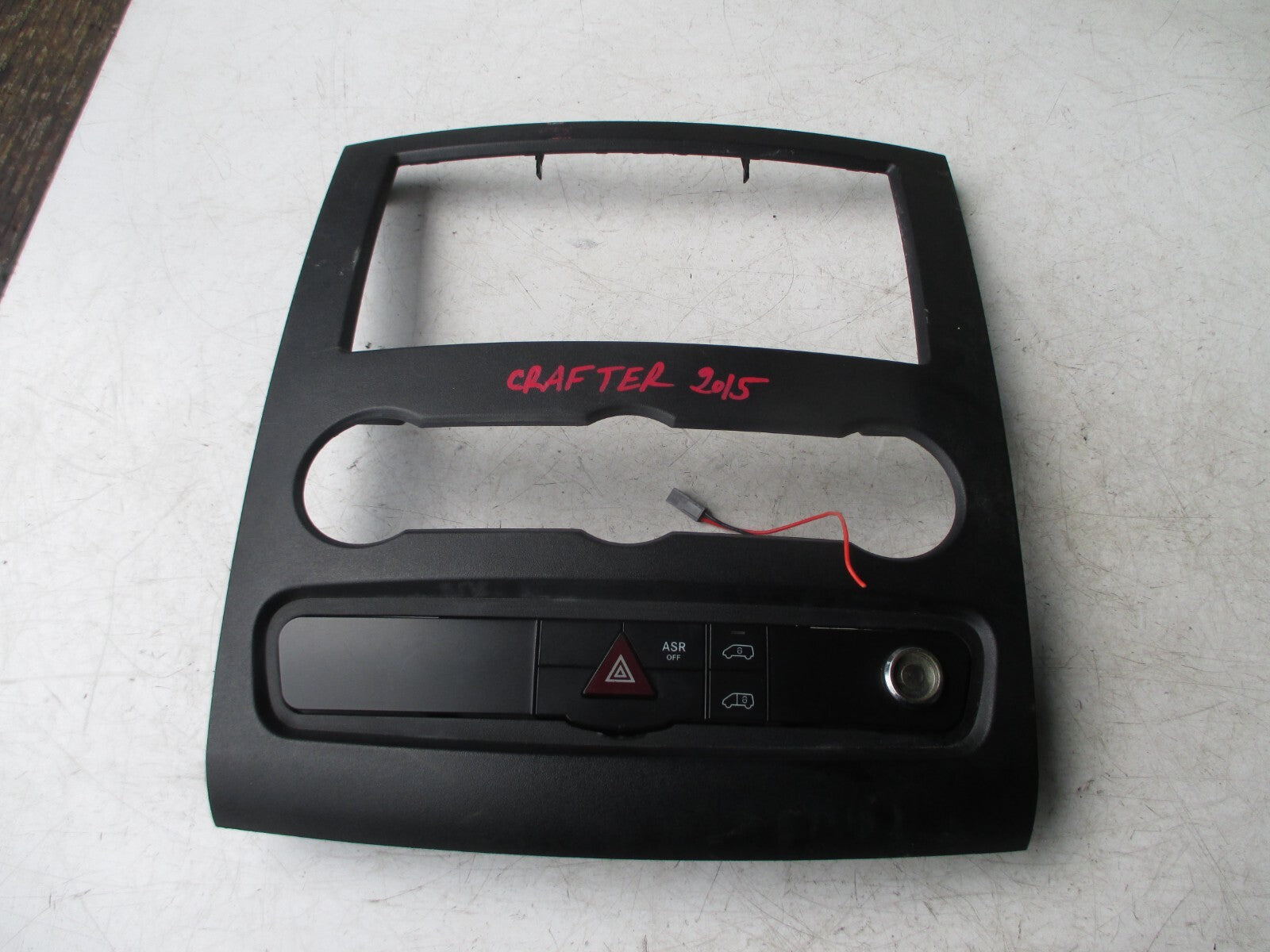 VOLKSWAGEN CRAFTER 2015 HAZARD SWITCH HEATER SURROUND TRIM BEZEL A9066800017