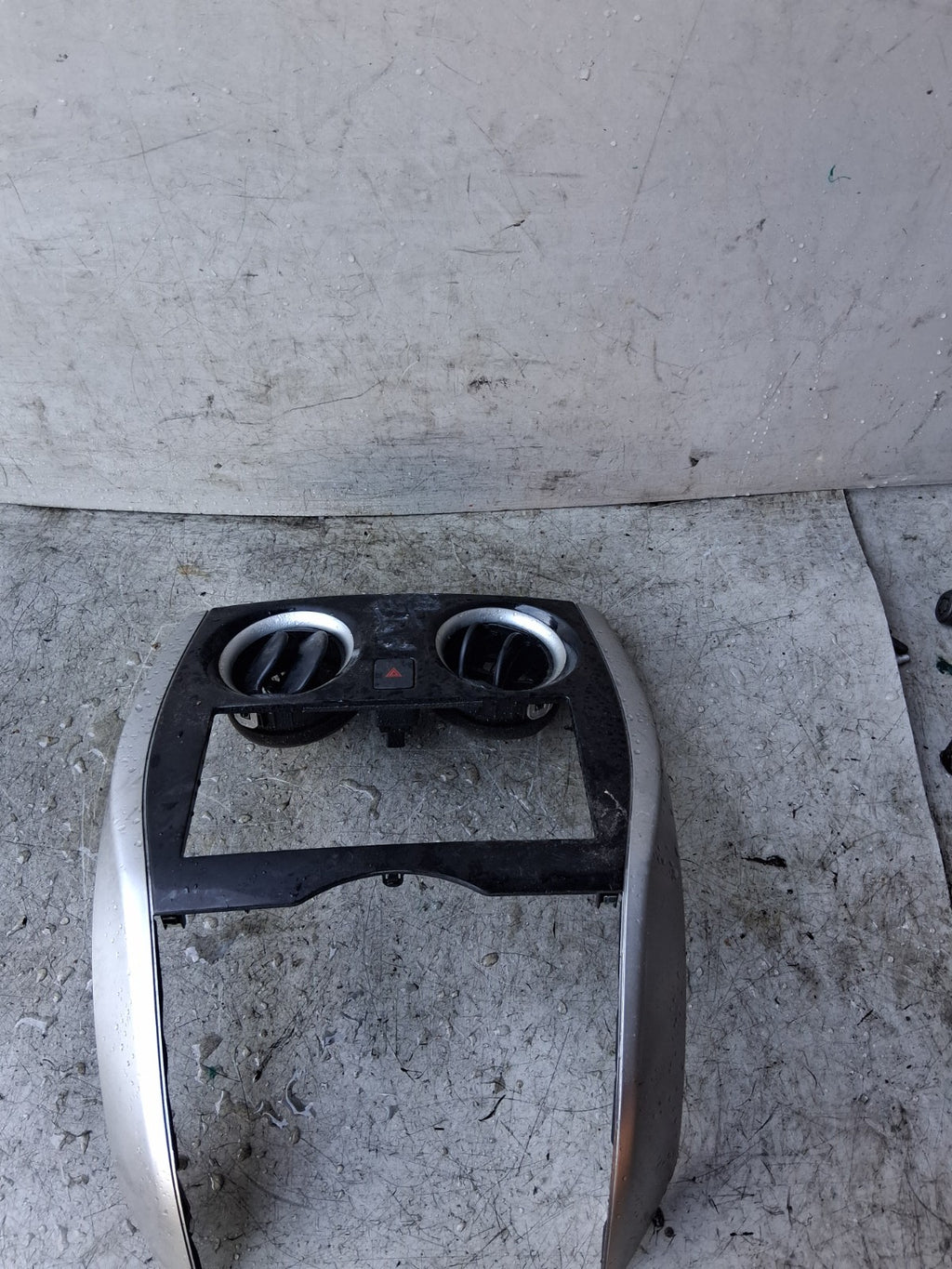 2016 NISSAN NOTE CENTRE AIR VENTS DISPLAY SCREEN SURROUND TRIM 682603VV1A