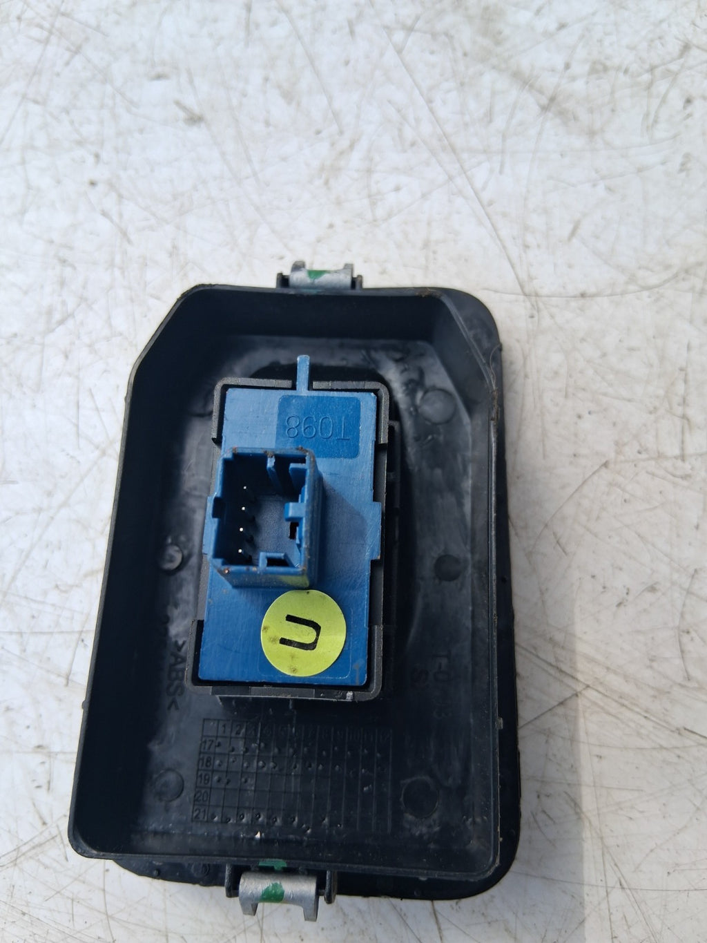 2021 FIAT FIORINO NSF PASSENGER SIDE FRONT WINDOW CONTROL SWITCH