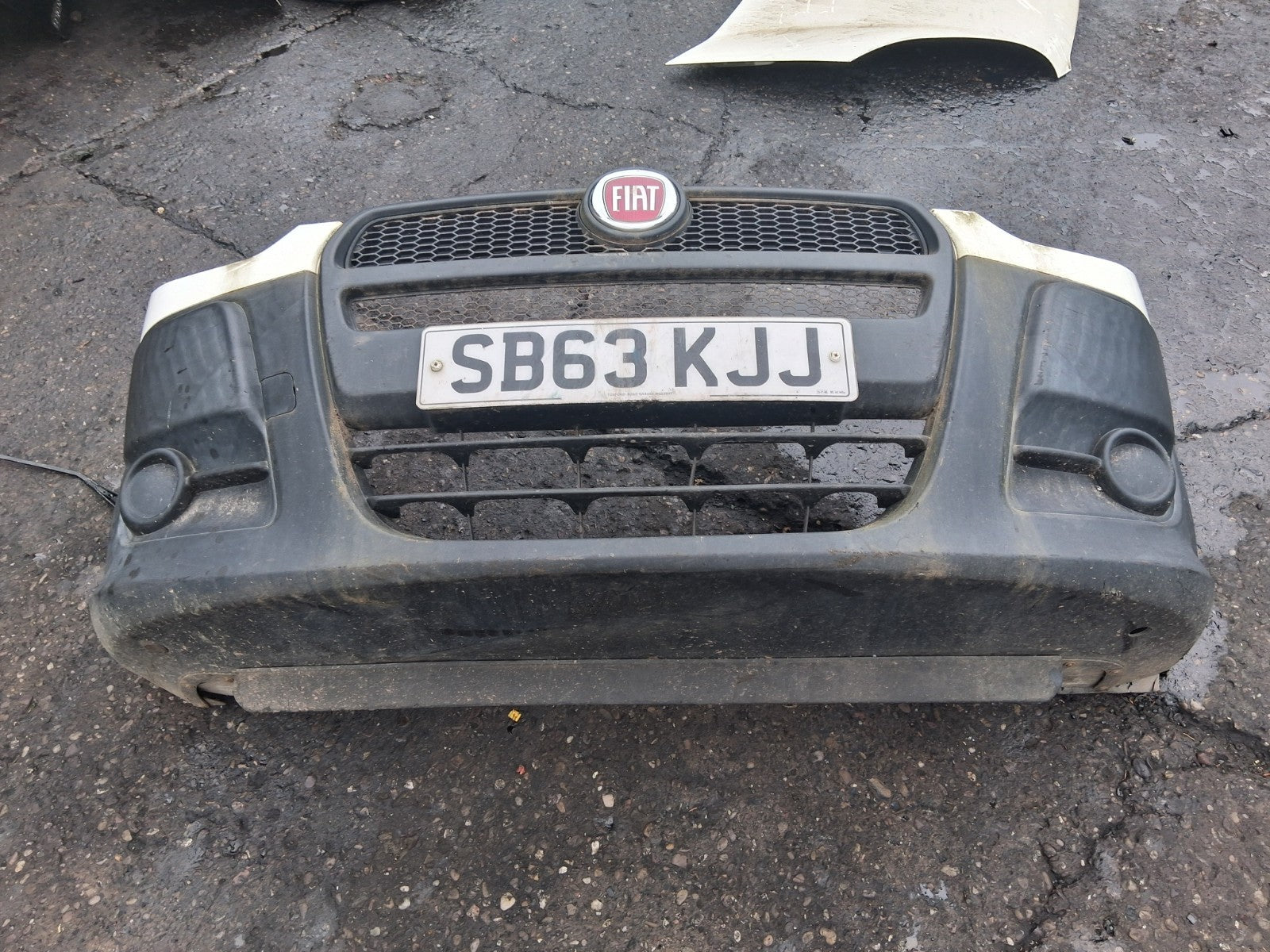 2013 FIAT DOBLO MK2 FRONT COMPLETE FRONT BUMPER CHROME GRILL BADGE GRILLE