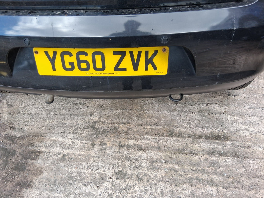 2011 VW VOLKSWAGEN FOX 3 DOOR COMPLETE REAR BUMPER WITH PDC SENSORS BLACK